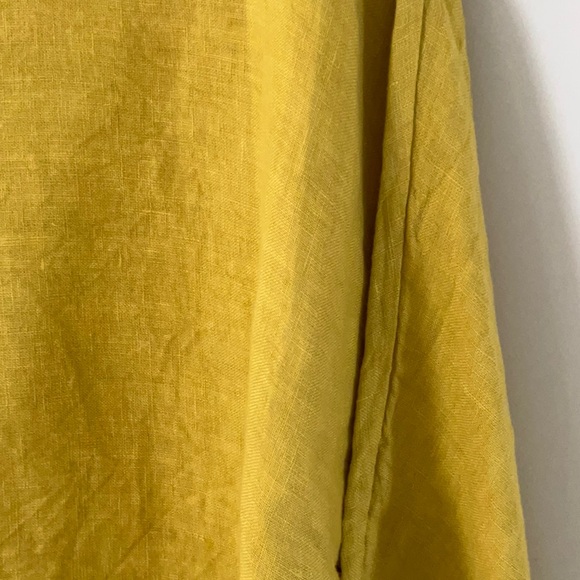 Giusy Linen Top - Picture 2 of 7